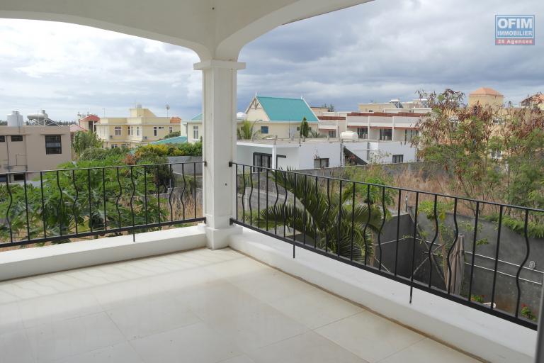 Flic En Flac à louer appartement 2 chambres avec piscine situé dans un quartier calme et résidentiel.