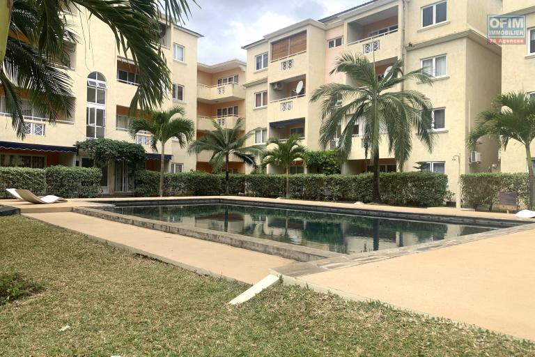 Flic En Flac à louer appartement deux chambres situé au troisième et dernier étages dans une résidence sécurisée au calme proche plage et commerces.