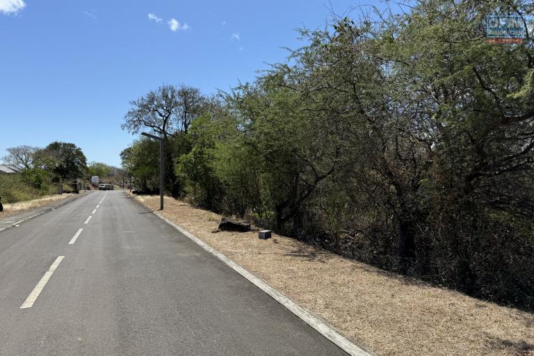 Riviere Noire à vendre Terrain de 2115M2 ou 556 toises situé dans le morcellement sécurisé Palmyre.