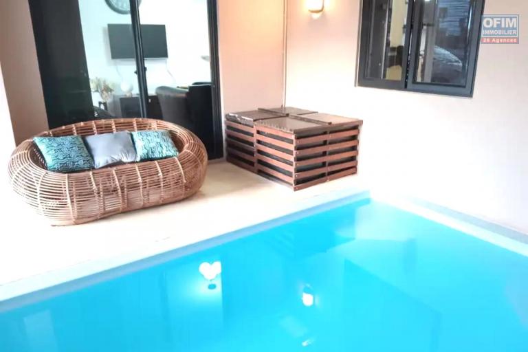 Flic en Flac à vendre appartement 2 chambres avec piscine privée situé dans un quartier résidentiel et calme.