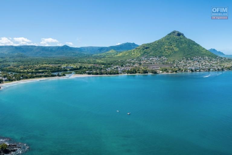 Tamarin vente villa 4 chambres avec piscine accessible aux étrangers au cœur de ville à 5 minutes de la plage.