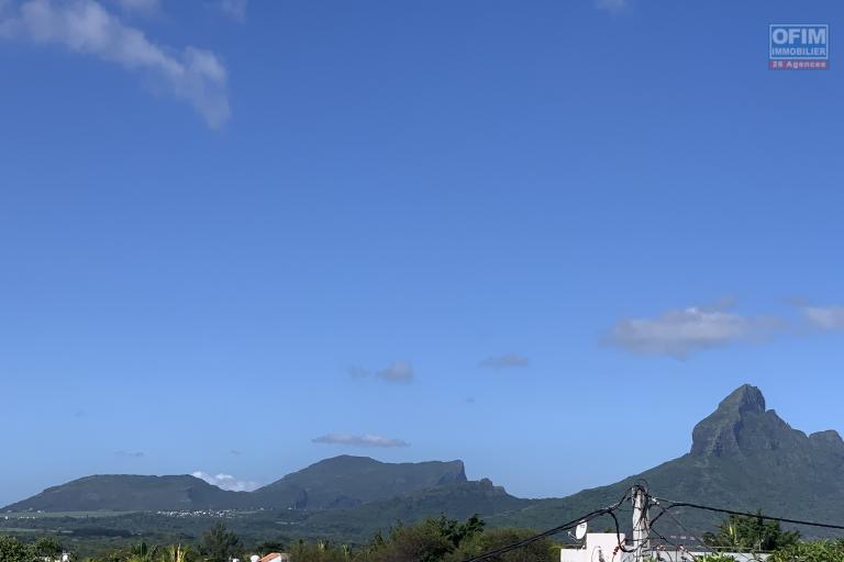 Tamarin à louer villa neuve et contemporaine 4 chambres avec piscine et vue imprenable.