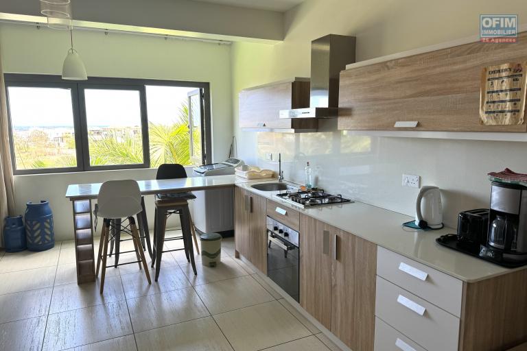 Flic en Flac à vendre récent appartement 3 chambres dans une résidence sécurisée, piscine, une vaste terrasse avec vue imprenable