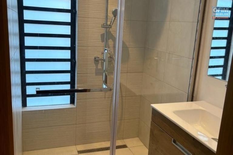 À Louer : appartement de luxe 3 chambres, pieds dans l'eau à Trou aux Biches.