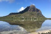 Le Morne à louer charmante maison de 4 chambres avec piscine offrant une vue exceptionnelle sur le lagon et les montagnes environnantes.